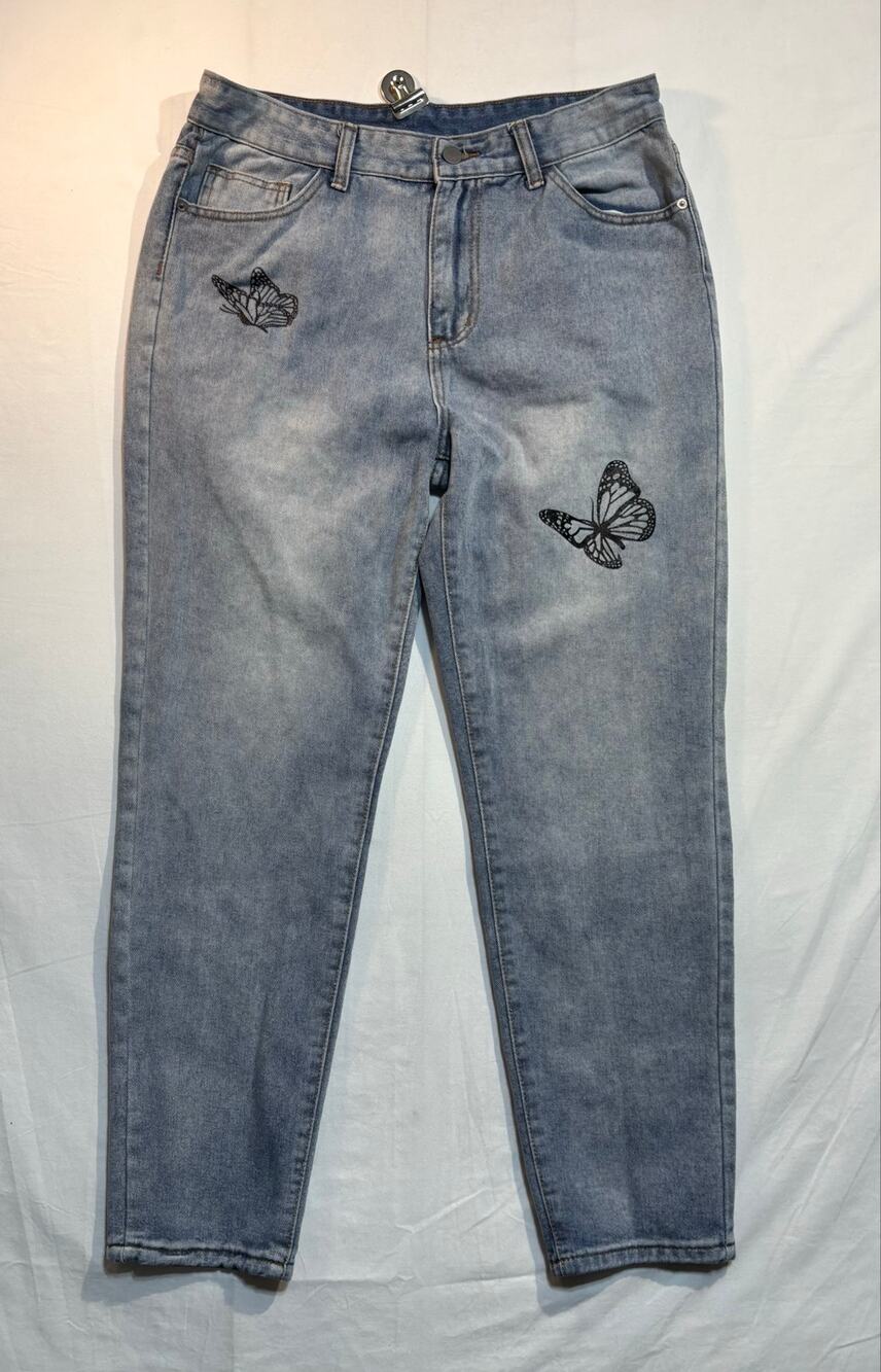Women’s Medium Light Wash Mom Jeans Butterfly Patch Appliqué High Rise Denim